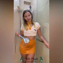 WetPlace: Stunning Anny Shower After The Flight