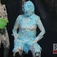 Ready2Wam Studio: Toss The Coin Messy Game with Viviana and Monica
