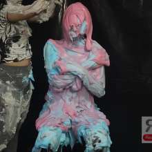 Ready2Wam Studio: Toss The Coin Messy Game with Viviana and Monica