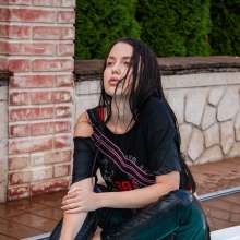 wet.look.me: Wetlook girl gets wet in the pool in leather pants | Wetlook.biz