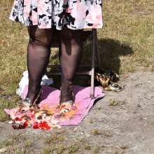 JD and Messy Andi: Not our usual sploshing...  (Mesy shoes/feet)