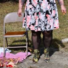 JD and Messy Andi: Not our usual sploshing...  (Mesy shoes/feet)