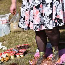 JD and Messy Andi: Not our usual sploshing...  (Mesy shoes/feet)