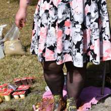 JD and Messy Andi: Not our usual sploshing...  (Mesy shoes/feet)