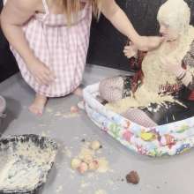 FrodoBean: FrodoBean Goes Slop Bobbing