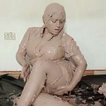 Hikari-Studio-Wam: Hikari Fully Covers Itself from Mud