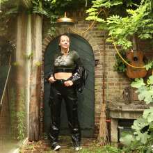 eileenvogel: W463 Eileen in leather jacket and baggy jeans outdoor shower