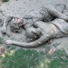 Larzstord: Prissy Party Girls Hate Mud!