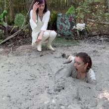 Larzstord: Prissy Party Girls Hate Mud!