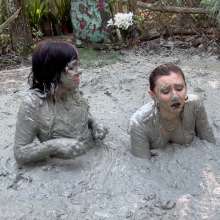 Larzstord: Prissy Party Girls Hate Mud!