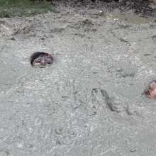 Larzstord: Prissy Party Girls Hate Mud!
