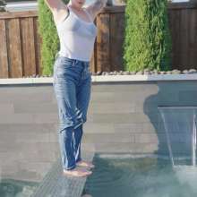 WetlookFashion: Rey Goes for a Dip in Levi's, White Top and Flip Flops