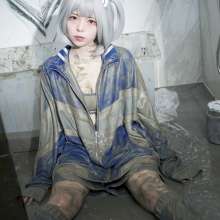 RSSRuinStreetStyle: Tracksuit Cute Asian Girl Baths in Mud and White Slime